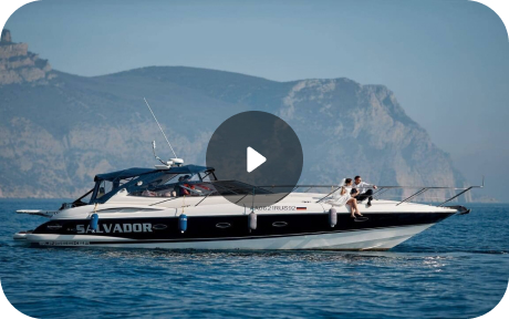 Яхта SALVADOR на море